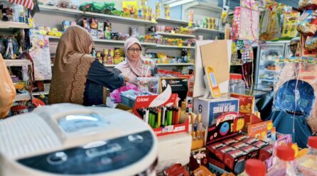 Kedai Runcit Puan Zara: Kecil Kedainya, Besar Maknanya Buat Komuniti Apartment Batai