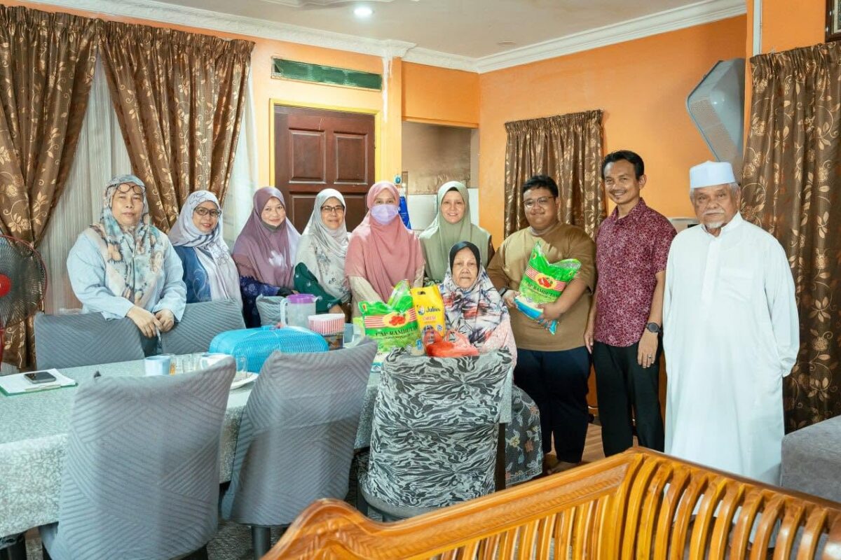Akhlak Anak Muda Berbakti kepada Nenek Curi Perhatian dalam Ziarah Kasih PAS Selayang